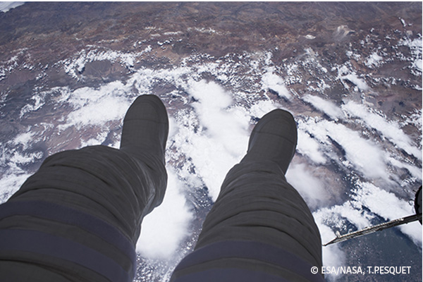 "Mes Pieds dans l'espace", 400 km de vide